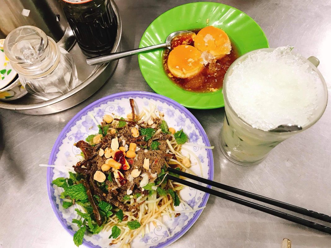Gỏi Gan Rim Bò Khô Đu Đủ cực ngon tại chè Phương Trang